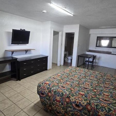 Super 7 Inn By Oyo San Antonio Nw Medical Center Exterior photo